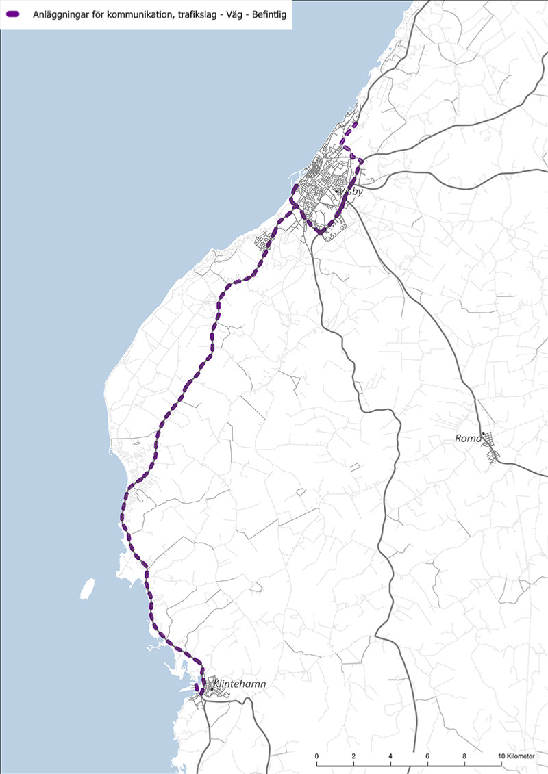 Karta över Gotlands västkust, från Klintehamn i söder till Visby i norr, med kommunikation väg markerade. Teckenförklaring: Lilastreckad linje: Anläggningar för kommunikation, väg, befintlig.