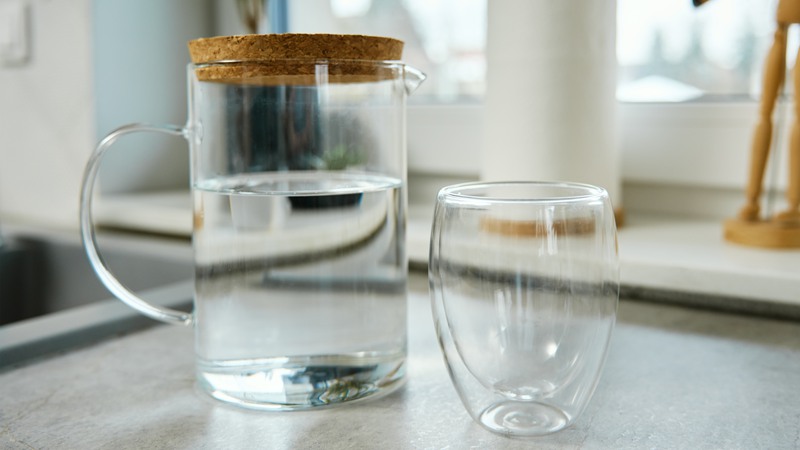 Vattenkanna och dricksglas