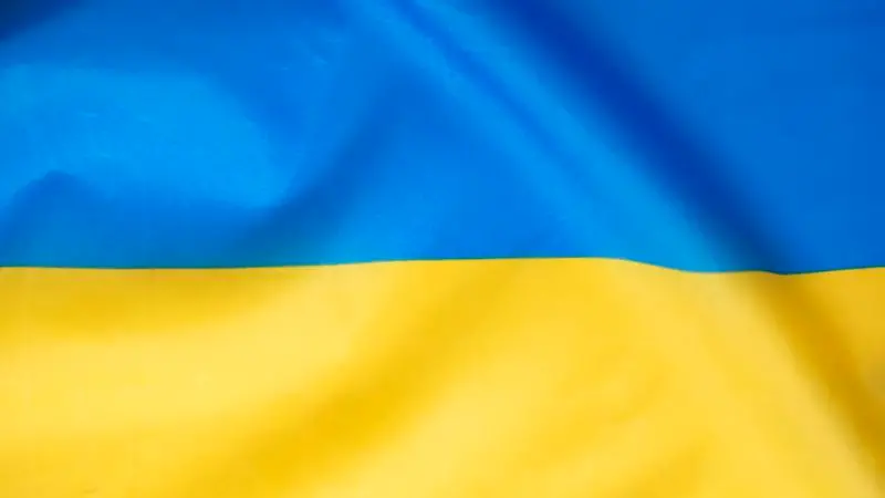 Ukrainas flagga i blått och gult.