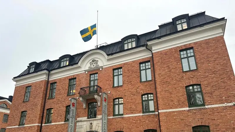 Flaggning på halv stång på rådhuset.
