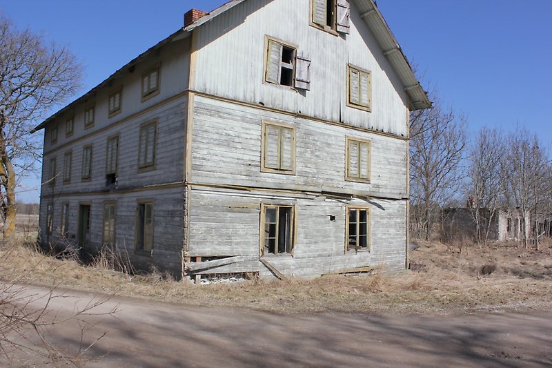 Gammalt trevånings trähus