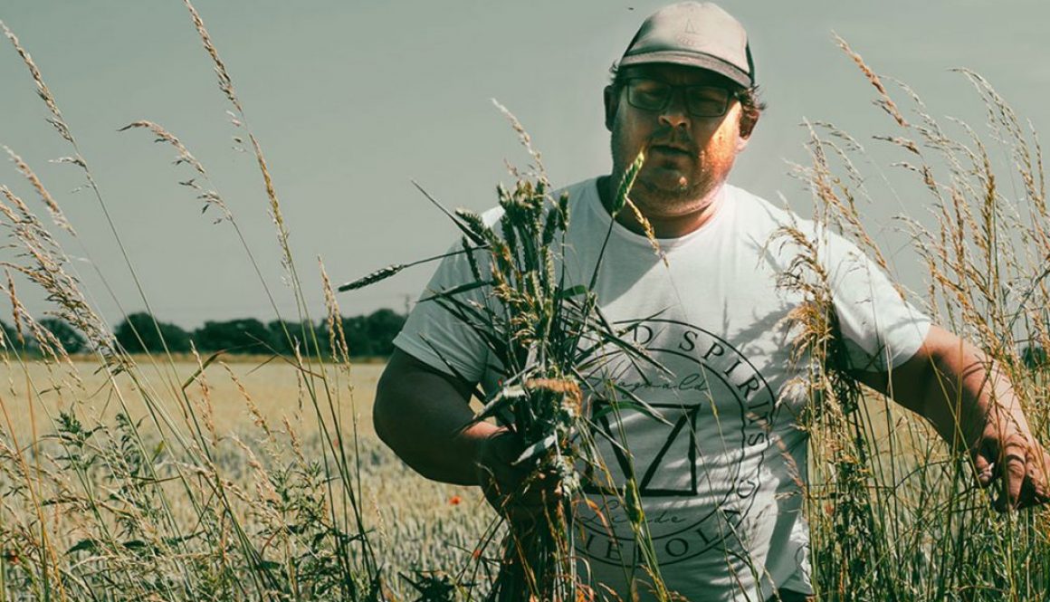 man som står ute på ett fält, Johan Johansson